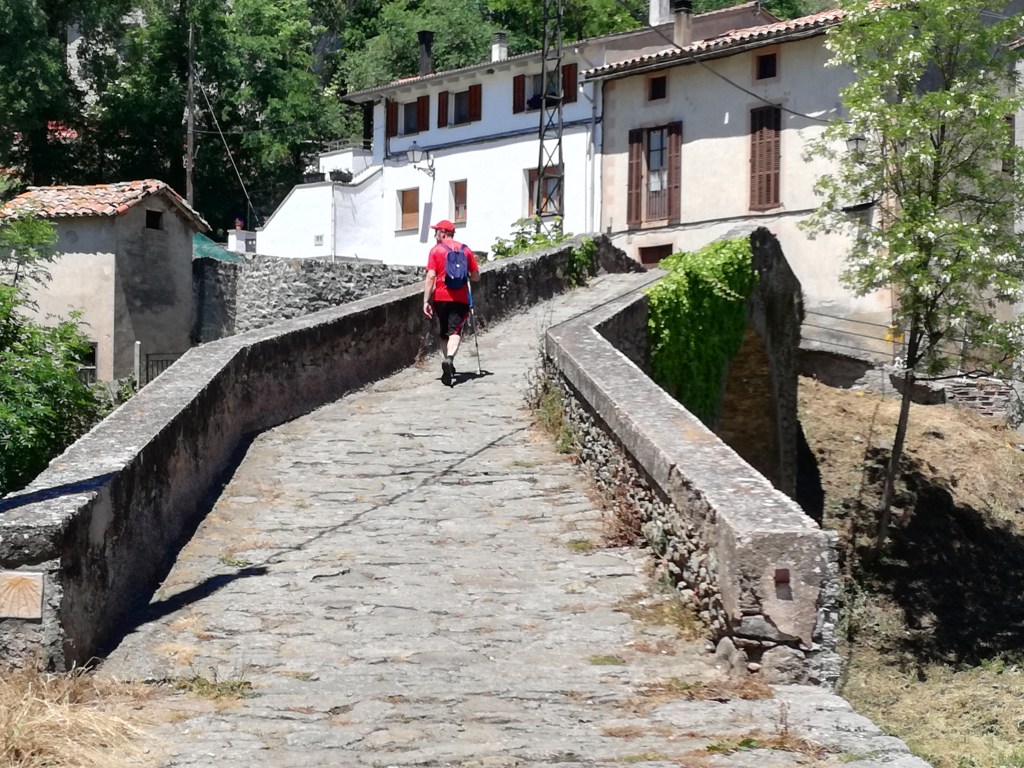 Pont d'entrada per agafar el camí ral que ens portarà a la Foradada.